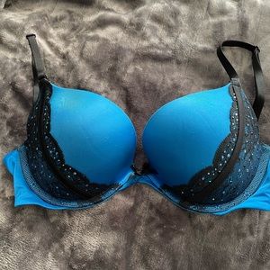 Victorias Secret Very Sexy 32DD Push Up